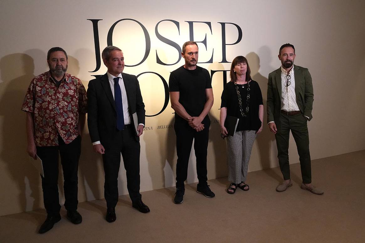 Créditos: Ceremonia de inauguración de la exposición “Josep Font. Belleza e inquietud”, en el Museo Cristóbal Balenciaga de Getaria. Fotografía de cortesía.