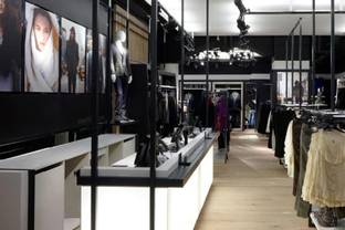 Tesco halts F&F store openings in Russia