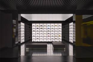  Japanese brand Onitsuka Tiger opens its first Spanish flagship store in Barcelona 