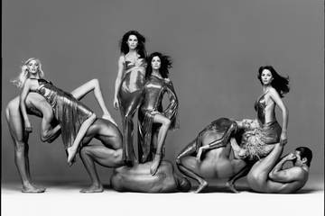 Versace soutient une exposition dédiée au photographe de mode Richard Avedon 