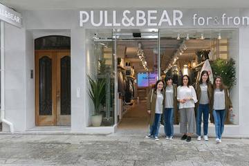 Pull&Bear inaugura su primera tienda de integración de personas con discapacidad