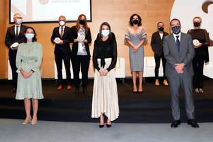 La Reina Letizia hace entrega de los VI Premios Nacionales de la Industria de la Moda
