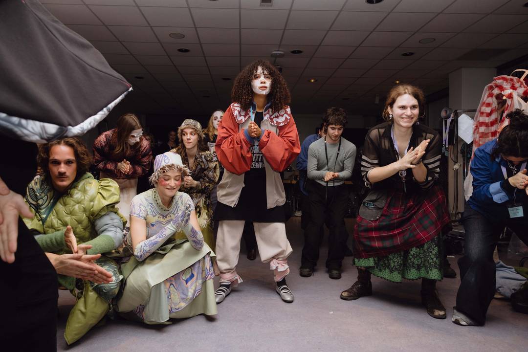 Performance artiesten waaronder Arva Bustin