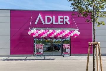 Bekleidungshändler Adler meldet Umsatzrückgang und Ergebnisverbesserung