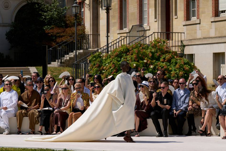Wochenr-ckblick-Restrukturierung-Couture-Deb-ts-und-starke-Quartale