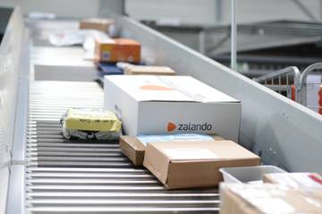 ‘PostNL-pakketpunten verdwijnen uit alle eigen winkels Albert Heijn’