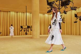 Mfw: Prada esplora il rapporto tra tecnologia e uomo