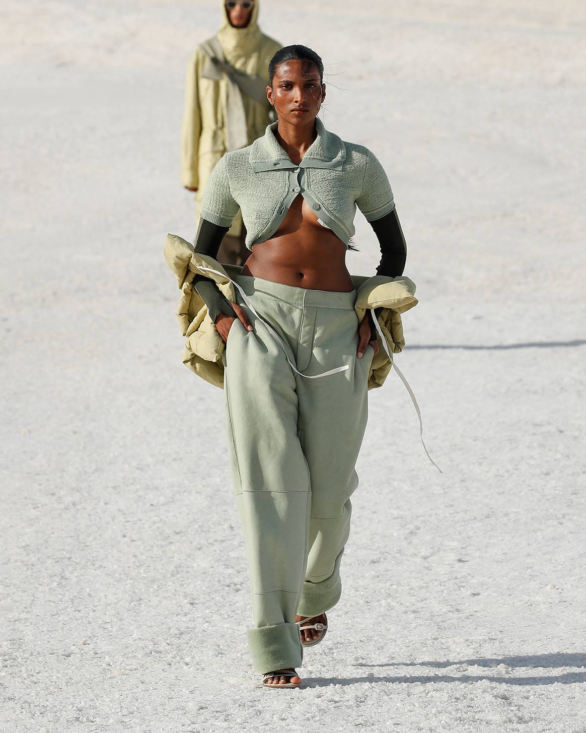 Photo Credits: Por cortesía de Jacquemus, desfile de presentación de la colección “Le Papier” y de la colección cápsula colaborativa junto a Nike.