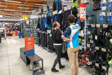 Face à l'inflation, les vêtements sportifs résistent dans un difficile marché de l'habillement 