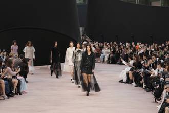 Fashion Week de Paris: Chanel et Saint Laurent en clôture, dans l'ombre du mercato