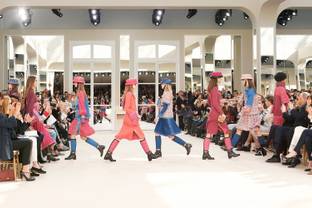 Diez detalles y tendencias de las pasarelas de la moda femenina en París