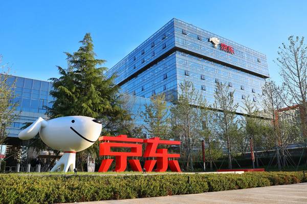 Jd.com registra un aumento dei ricavi del 13% nel 2025, trainato dall'espansione retail e moda