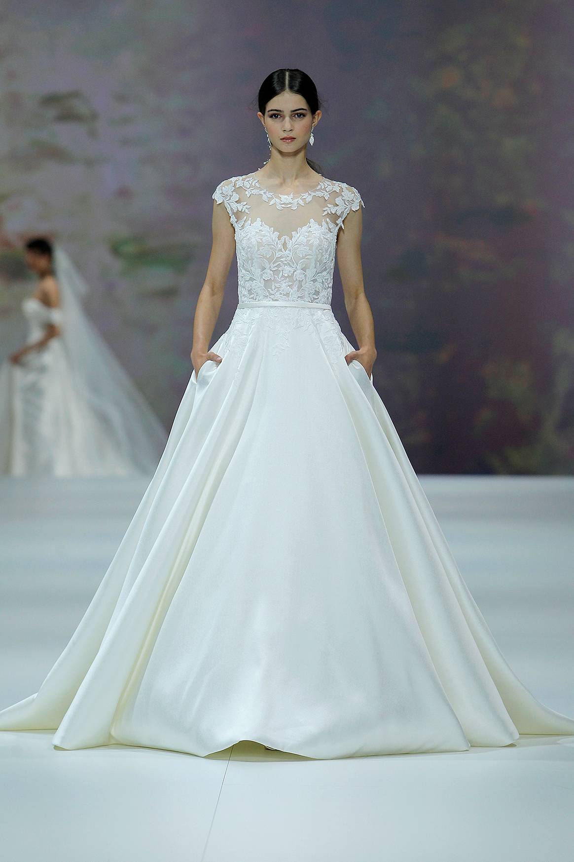 Photo Credits: Colección Marchesa for Pronovias 2023.