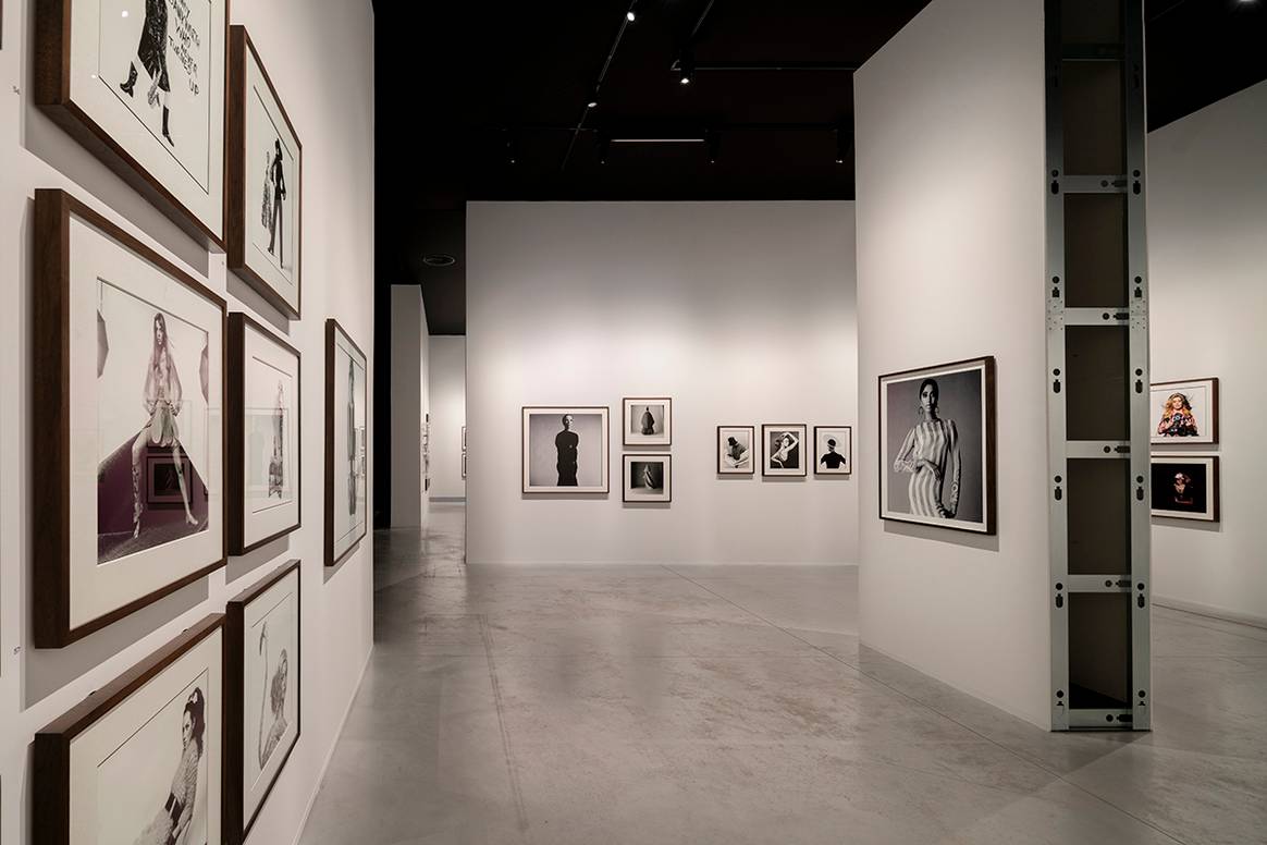 Vista de la exposición “David Bailey's Changing Fashion”, del 28 de junio al 14 de septiembre de 2025 en el Centro MOP de La Coruña (España).