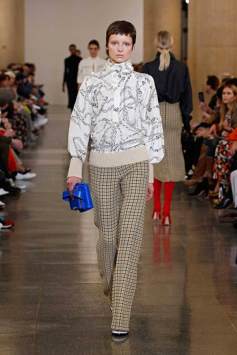 Victoria Beckham goes 'retro' at London Fashion Week show