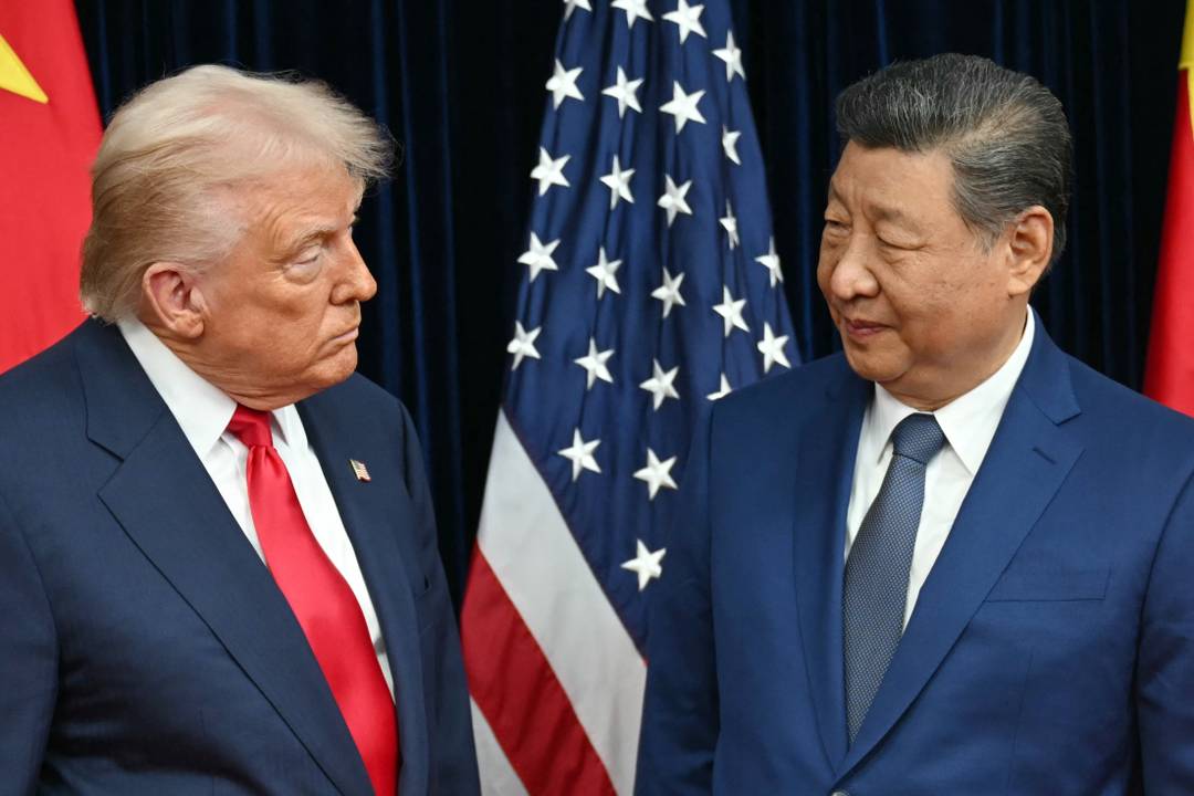 US President Donald Trump (L) and China's President Xi Jinping