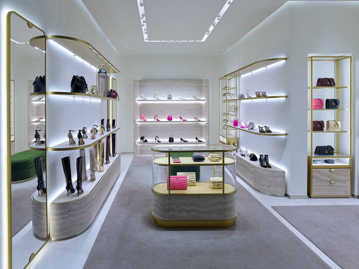 Photo Credits: Nueva boutique de Jimmy Choo en el interior de Galería Canalejas Madrid. Fotografía de cortesía.