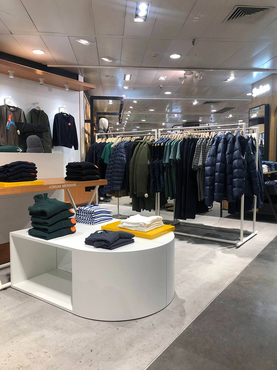 Photo Credits: Córner de Loreak Mendian en el interior de uno de los centros de El Corte Inglés.