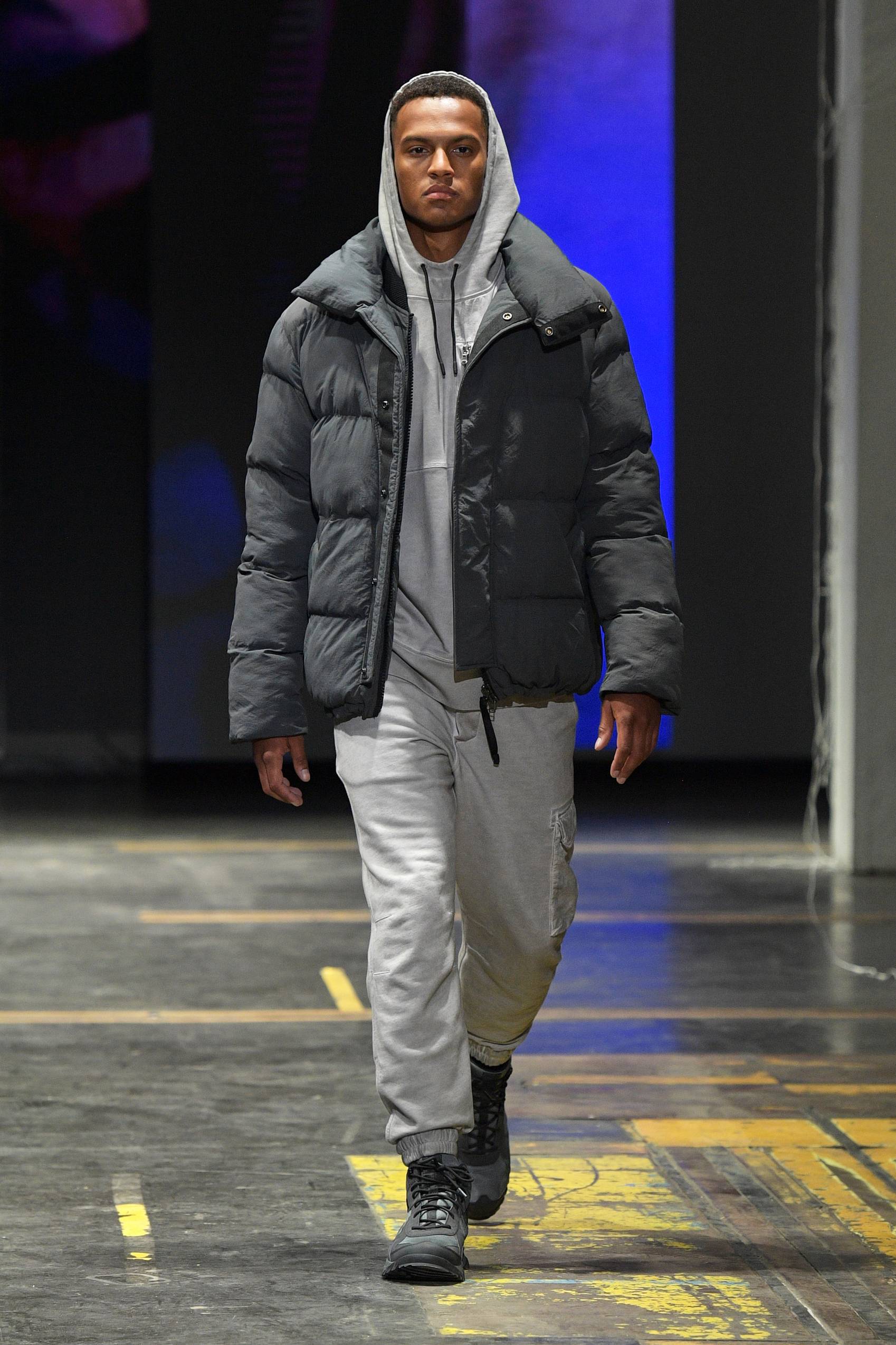 SS23 Ræburn - Worldwide Fashion Design Lookbook