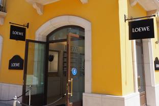 Loewe abre tienda de perfumes en La Roca Village