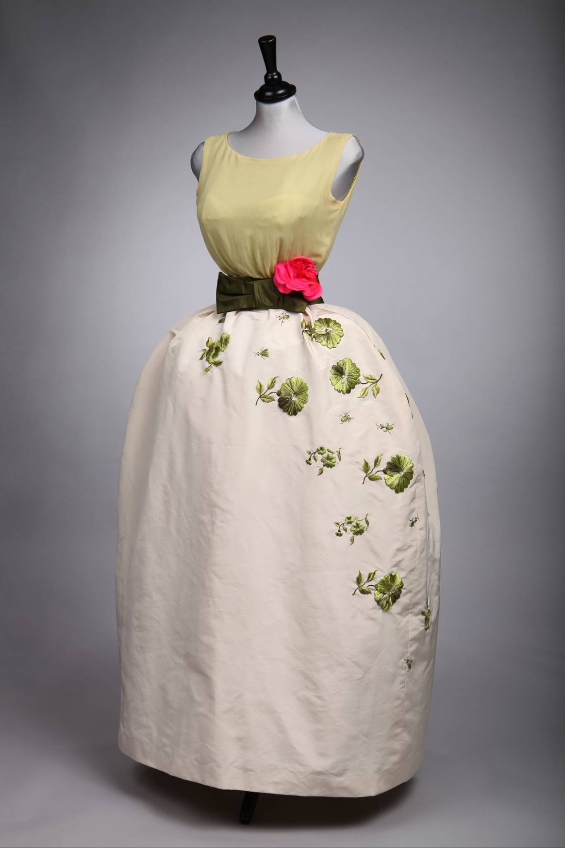Elizabeth Taylor's Christian Dior couture Soirée à Rio 'Oscar' dress, SS 1961, by Marc Bohan. Photo courtesy Kerry Taylor Auctions.