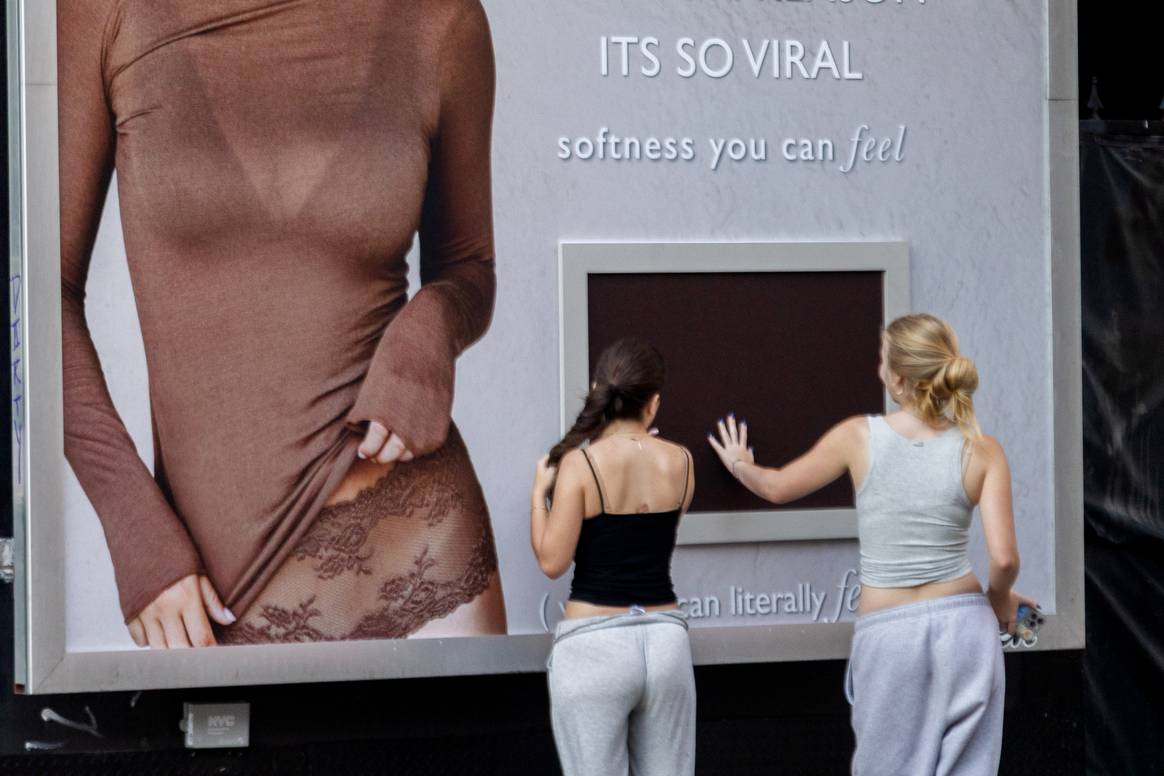Intimissimi ‘Feel the Billboard’ campaign