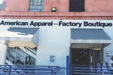 Sample sales in Los Angeles attracts locals