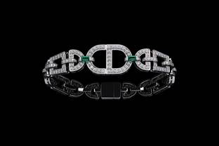 Dior представил украшение, созданное креативными директорами Дома