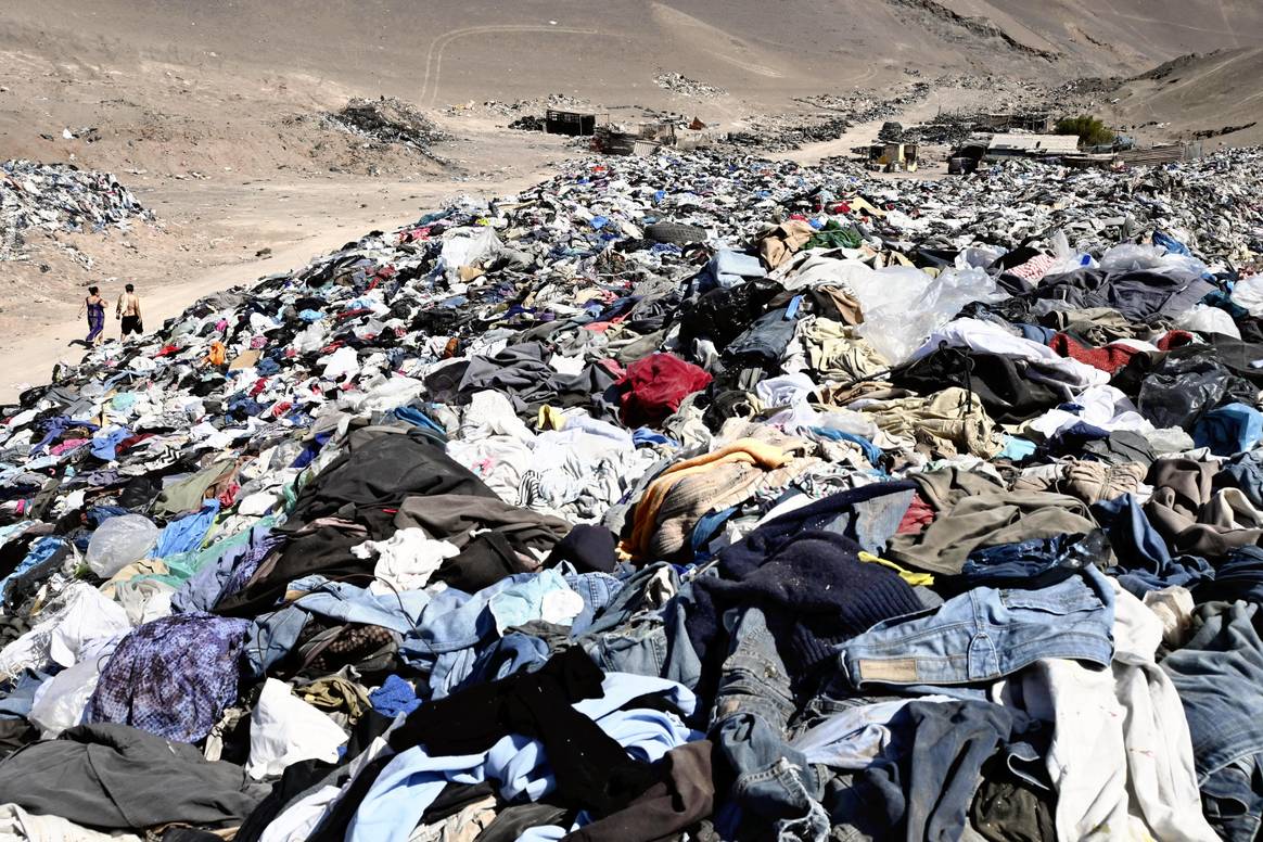 A mountain of clothes in the Chilean desert (Alto Hospicio, in northern Chile). The photo was taken on April 19, 2022. Credit: TAKAYUKI FUCHIGAMI Yomiuri The Yomiuri Shimbun via AFP