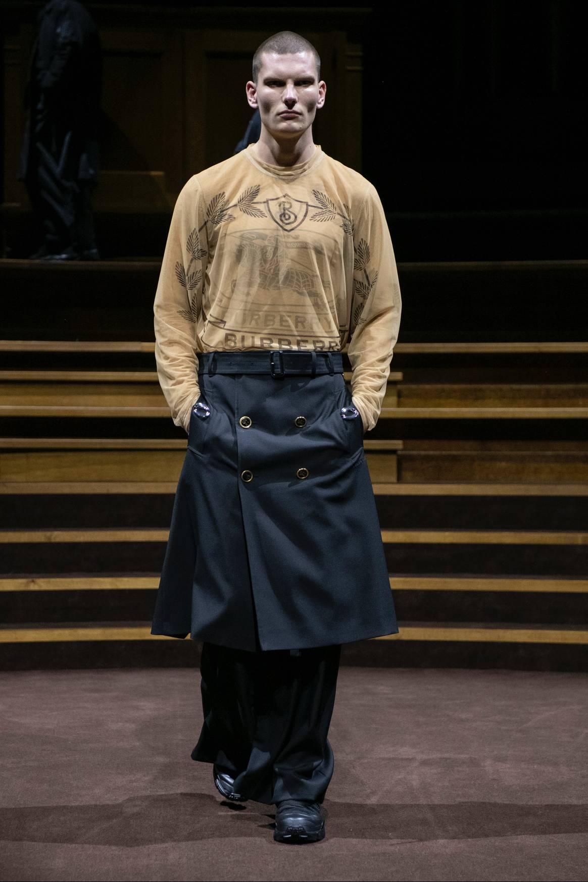 Burberry HW22 | Foto: Catwalkpictures