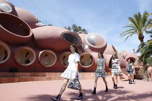 Avant-goût du glamour cannois, Dior en croisière au Palais Bulles