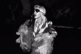 Palomo Spain viste a Madonna para “Medellín”, su último videoclip junto a Maluma