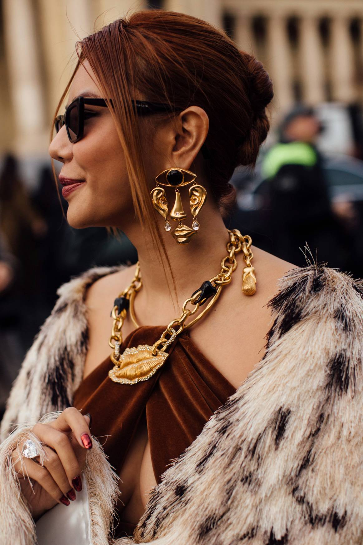 Street style HC SS24 sieraden van Schiaparelli