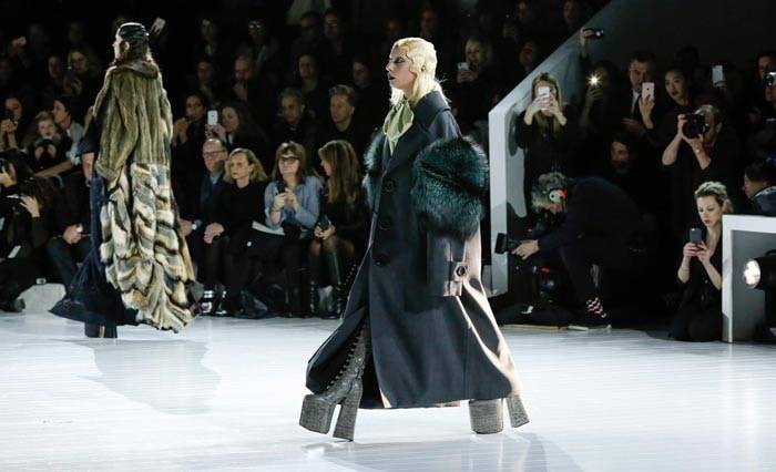 Lady Gaga modela para Marc Jacobs y cierra semana de desfiles en Nueva York