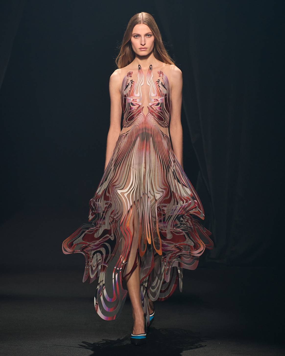 Look van Iris van Herpen, beeld via AZ Factory