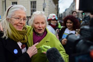 Vanessa Redgrave et Vivienne Westwood, guest stars d'une manifestation d'internes