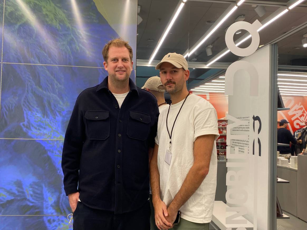 Max Berger (links) und Herbert Hofmann, Head of Buying bei Highsnobiety (rechts), beim Gatezero-Opening | Bild: FashionUnited
