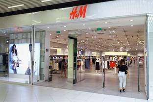 H&M collabora con Glenn Martens per l’autunno 2025