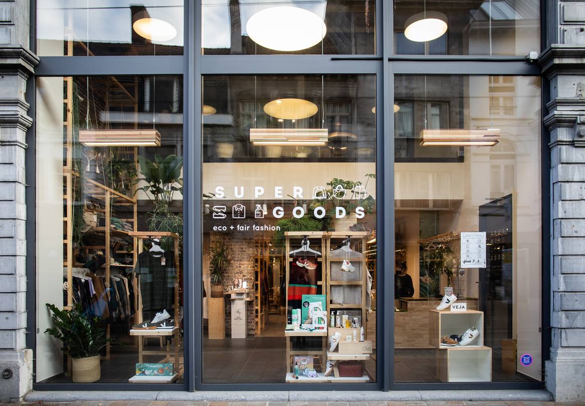 Beeld: Supergoods Eco & Fair Fashion. De winkel in Gent is de recentst vernieuwde winkel. Fotograaf: Ellen Van den Bouwhuysen.