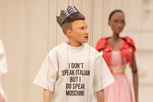 Bijzonder: Moschino maakt poppenshow voor presentatie SS21