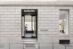 Burberry voit son bénéfice annuel chuter et prévoit un 1er semestre "difficile"