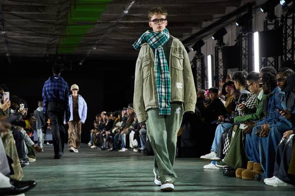 Lusso classico e streetwear si incontrano oggi a Parigi con Anderson, Mihara Yasuhiro e Chavarría