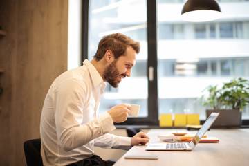 UK businesses trial four-day work week