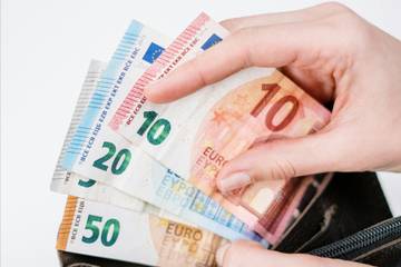 Jongeren betalen vaker met contant geld dan volwassenen
