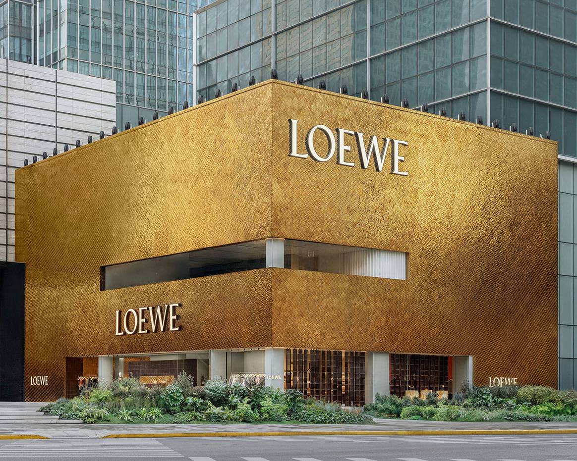 Exterior de la tienda “Casa Loewe” de Shanghái (China).