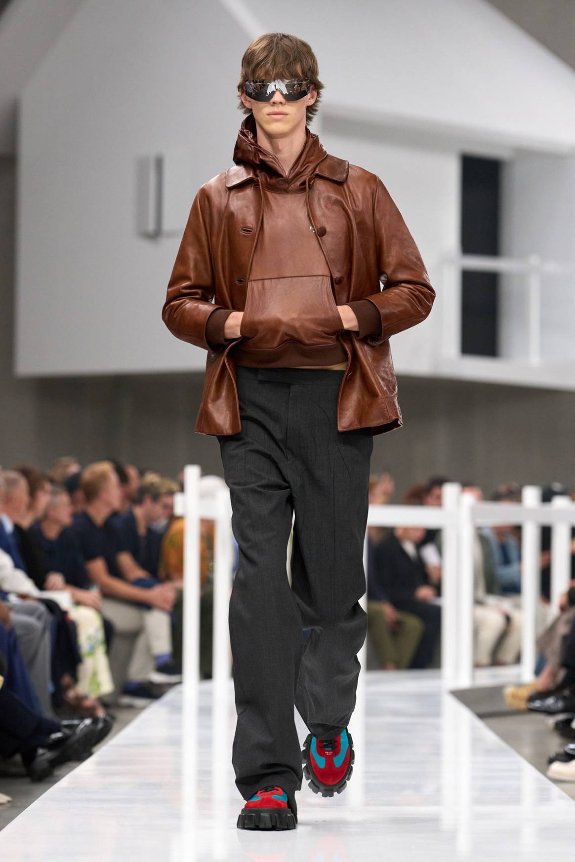 Prada, colección “Closer” de moda-hombre, para la temporada Primavera/Verano 2025.