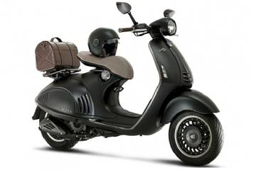 Vespa lance une édition spéciale avec Emporio Armani