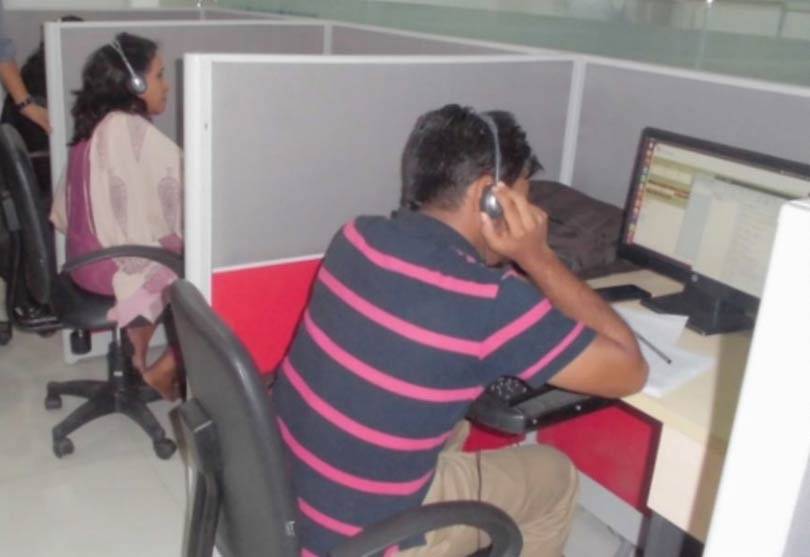 Bangladesch: Allianz übergibt Telefon-Hotline für Bekleidungsarbeiter