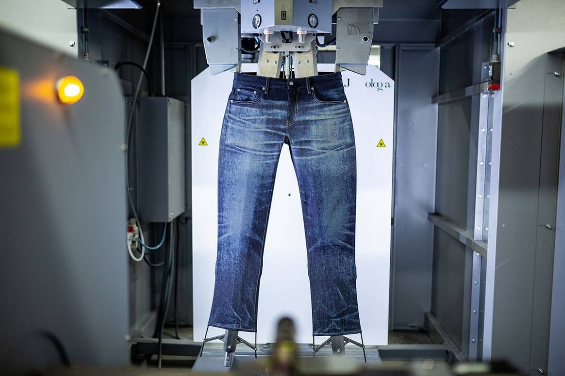 Binnenkijken bij Uniqlo’s Jeans Innovation Center in Los Angeles