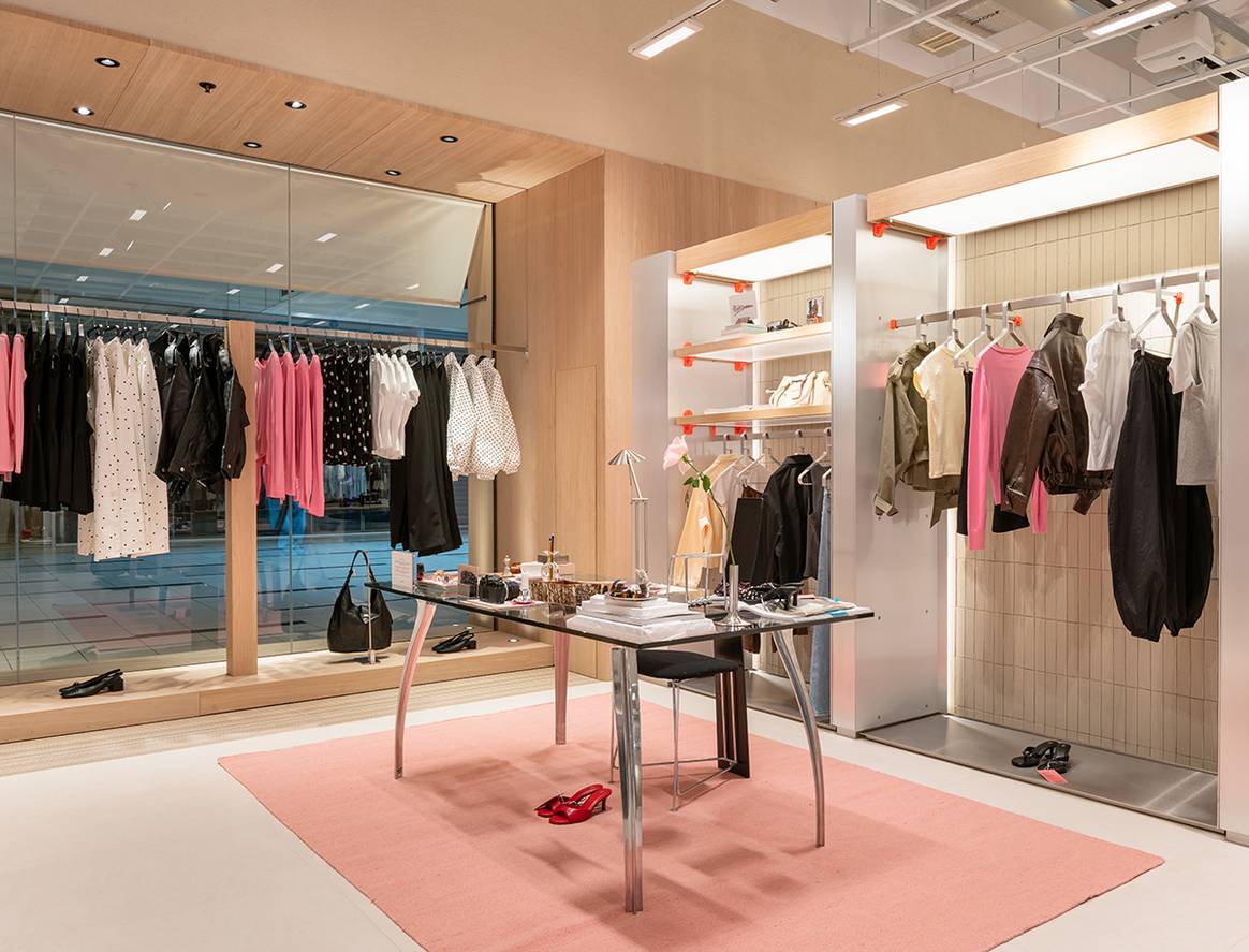 Tienda de Pull&Bear in the centro commercial Field's de Copenhague (Dinamarca).